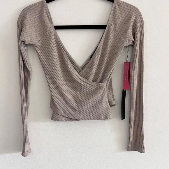 NWT CARBON38
Long Sleeve Wrap Ribbed Top - Beige - XS - Picture 6 of 10